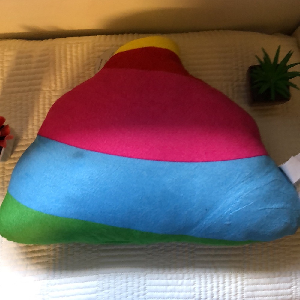Rainbow emoji pillow - Picture 4 of 4
